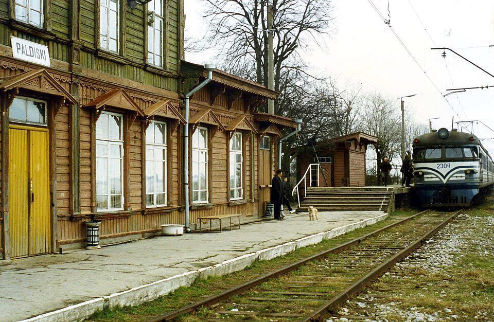 elektriraudtee, paldiski, electric unit nr 2304, estonia may 1996